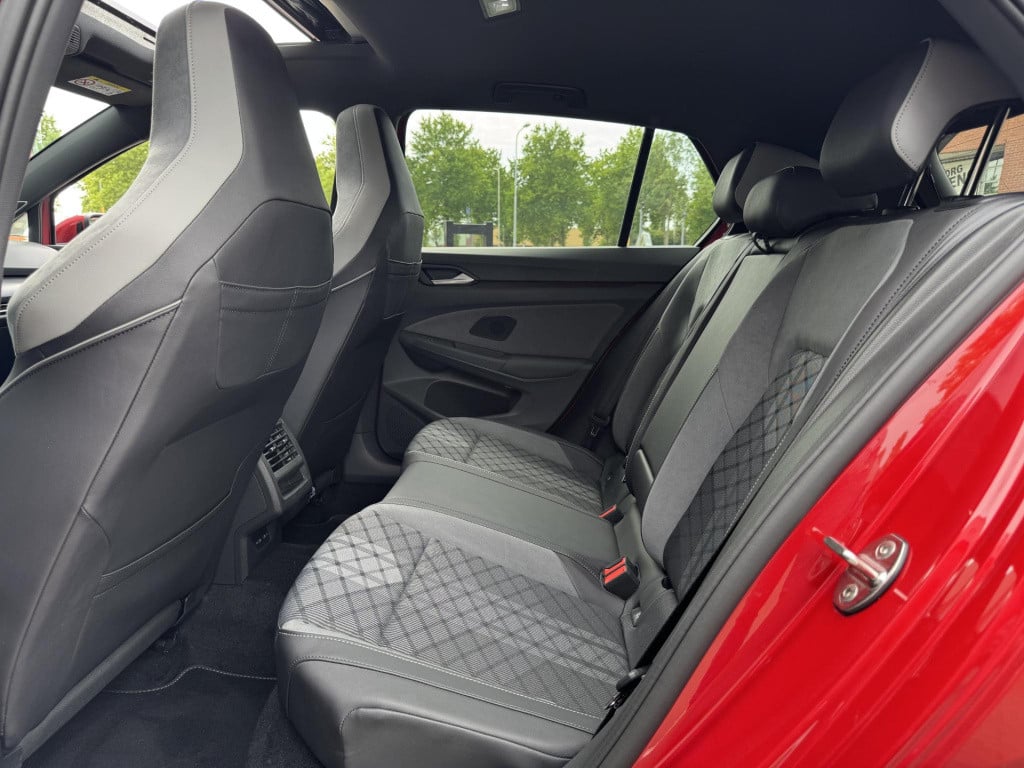 Volkswagen Golf 1.5 etsi r-line nl-auto! | panoramadak | harman/kardon | sp
