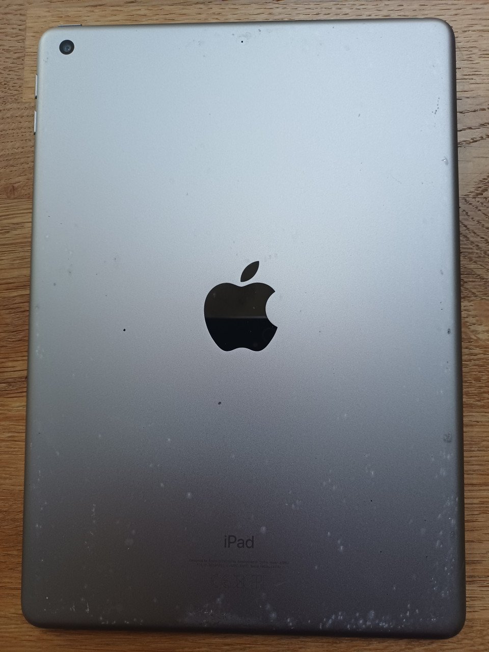 APPLE iPad 6 (2018) 32 GB Wi-Fi MR7F2NF/A met oplader + hoes