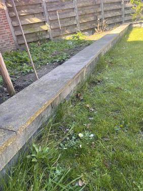 Gratis afhalen, muurtje van ongeveer 15 meter