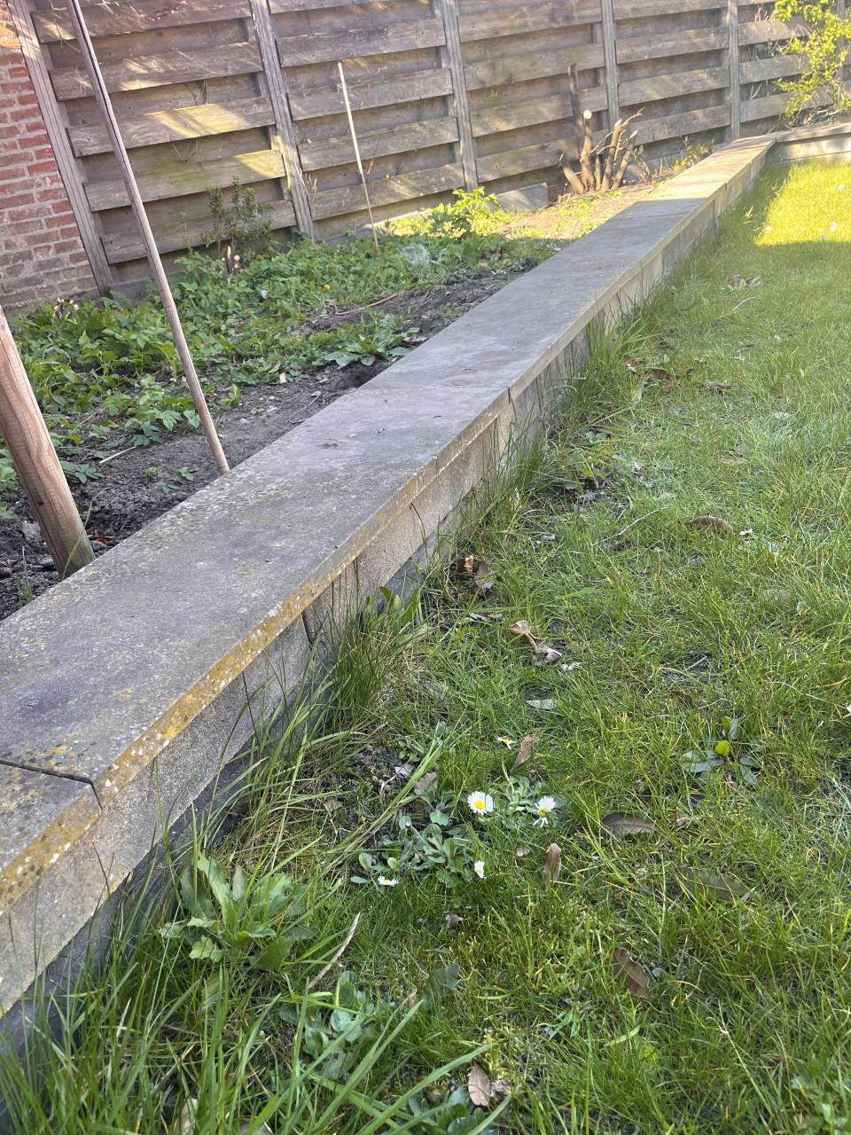 Gratis afhalen, muurtje van ongeveer 15 meter