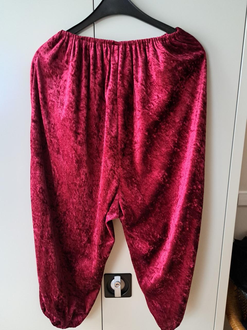 Carnavalspak heren klassiek met pofbroek en bolhoed.