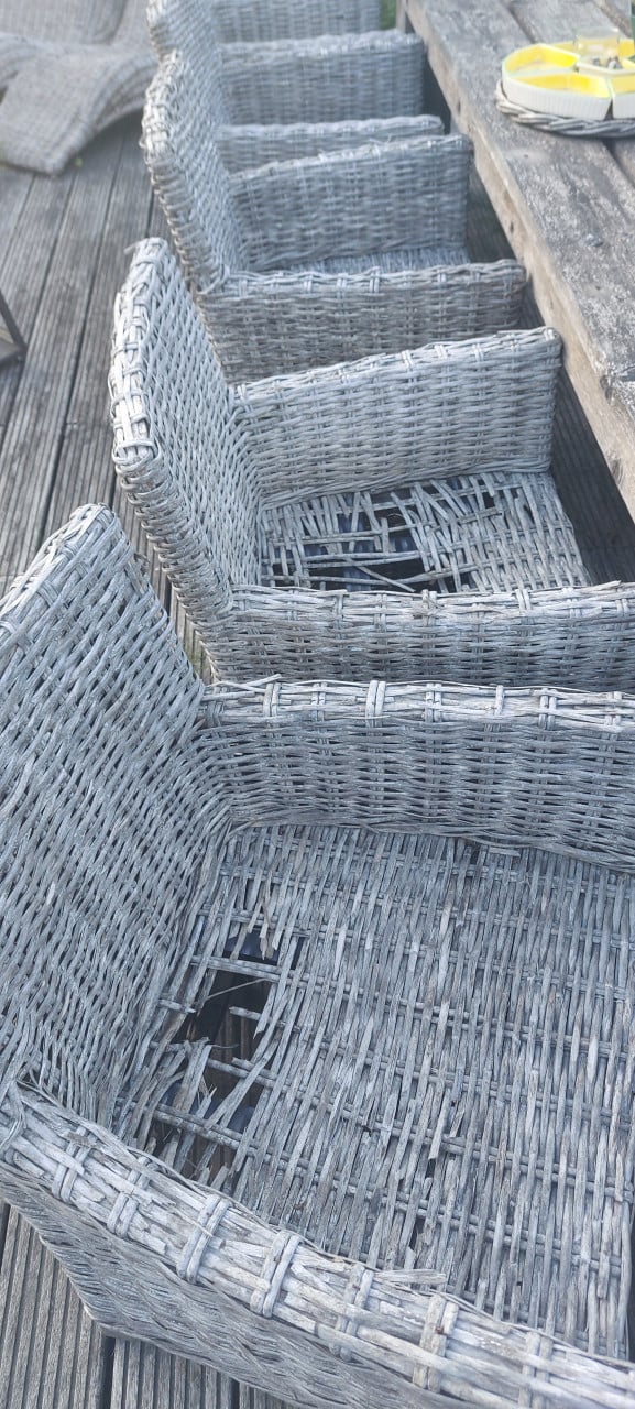 GRATIS Rieten tuinstoelen in slechte staat