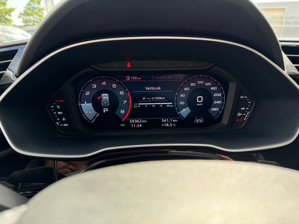 Audi Q3 35 tfsi design luxe * trekhaak * sportstoelen* carplay