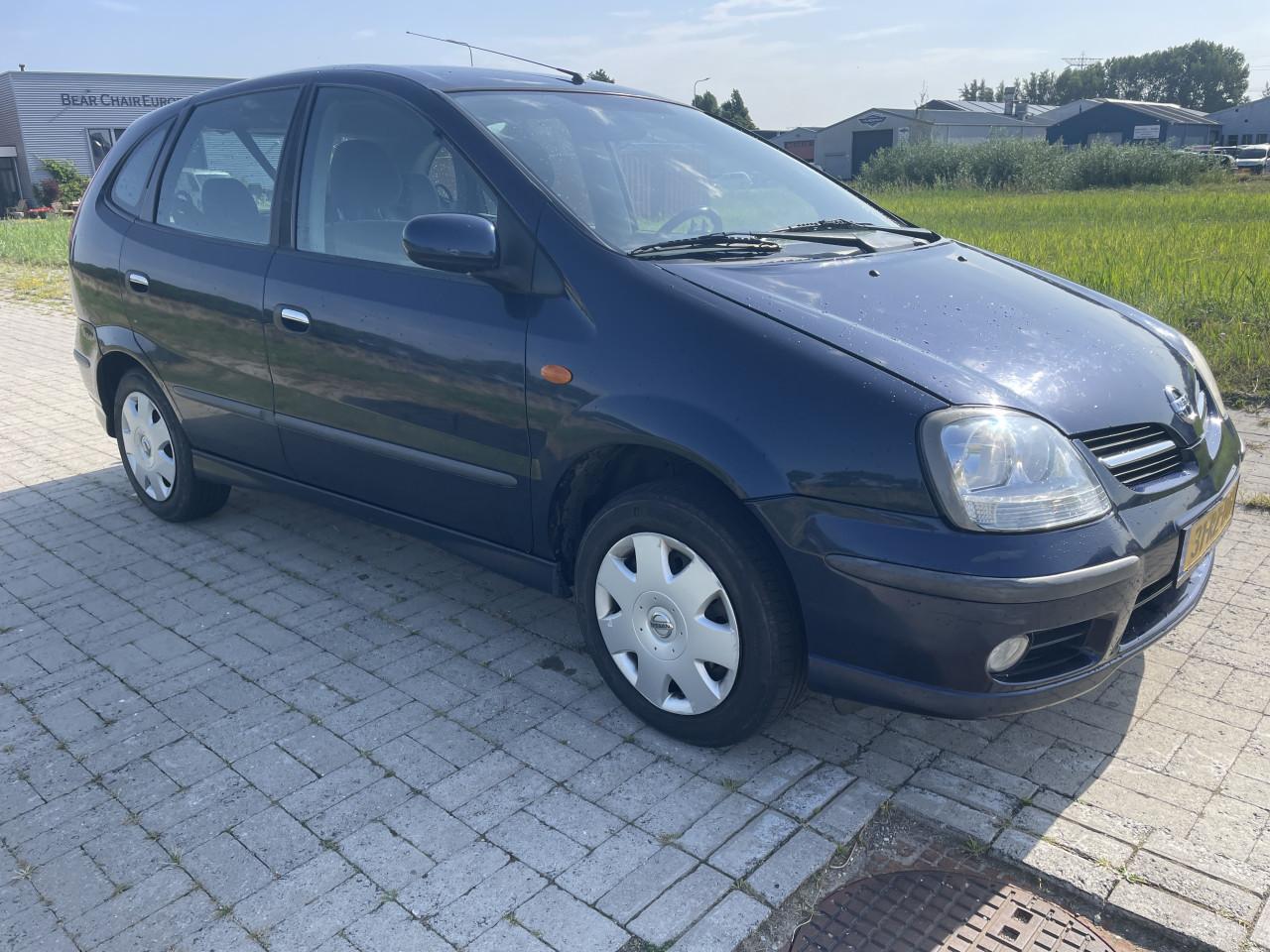 Nissan almera tino 1.8 acenta