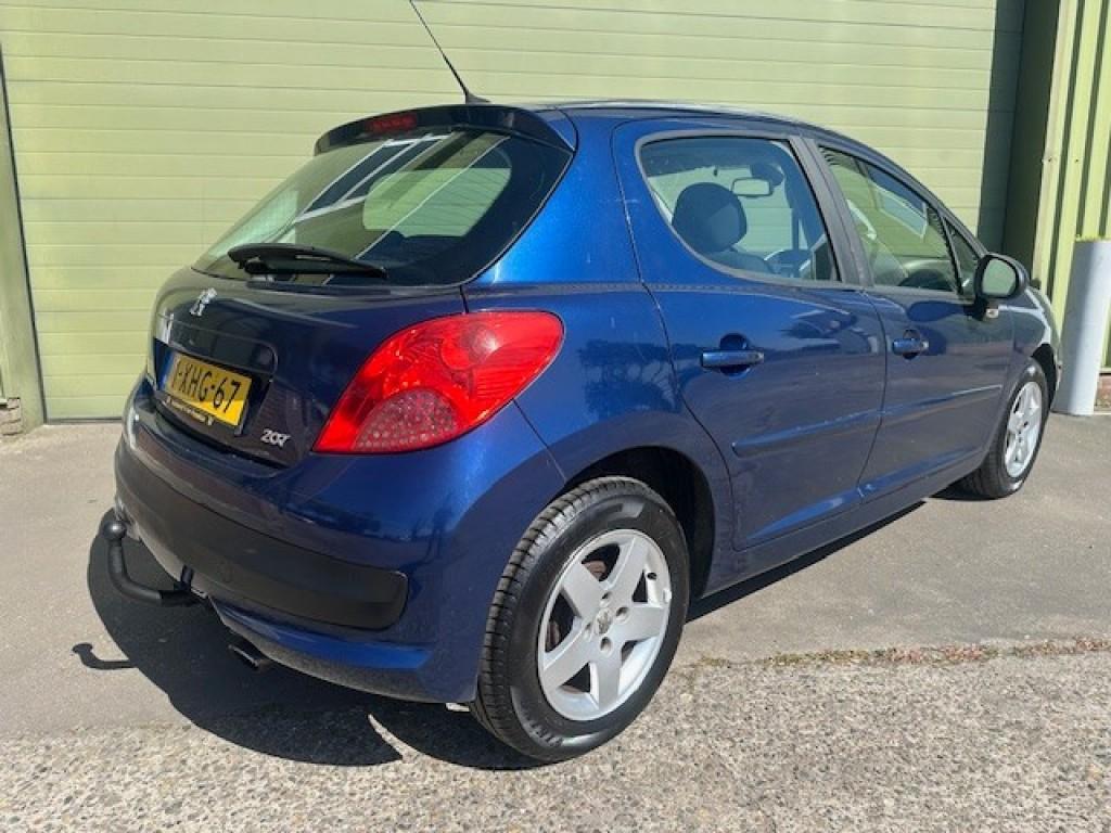 Peugeot 207 1.4 vti xs