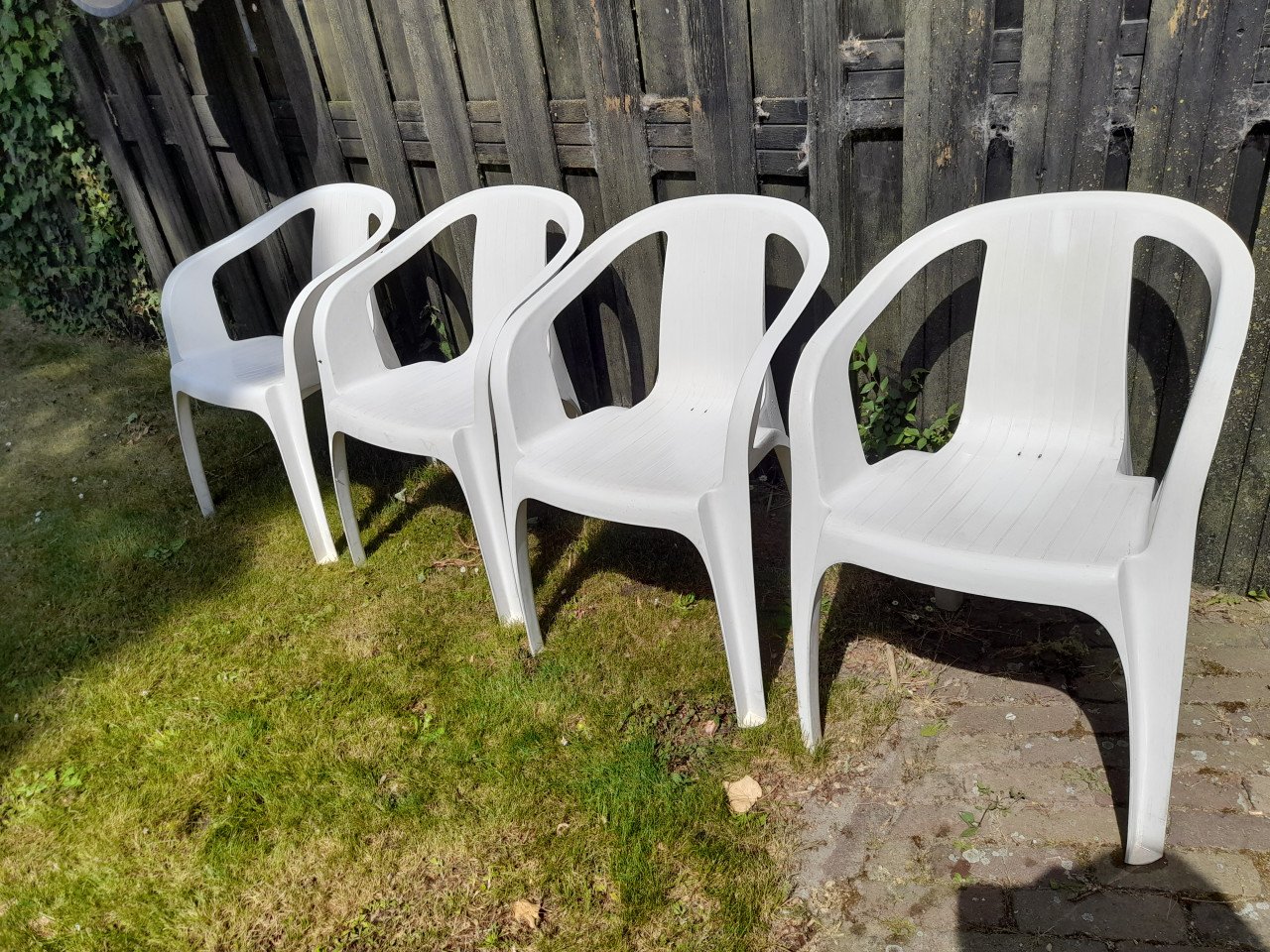 4 x Hartman stapelbare tuinstoelen (in goede staat )