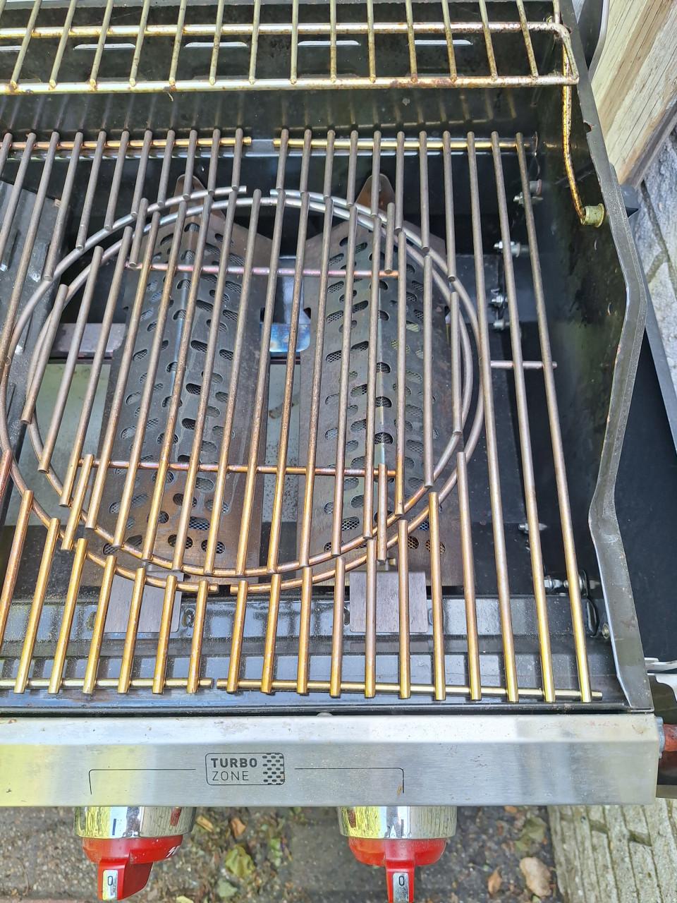 In NIEUWSTAAT verkerende  Gas  bbq