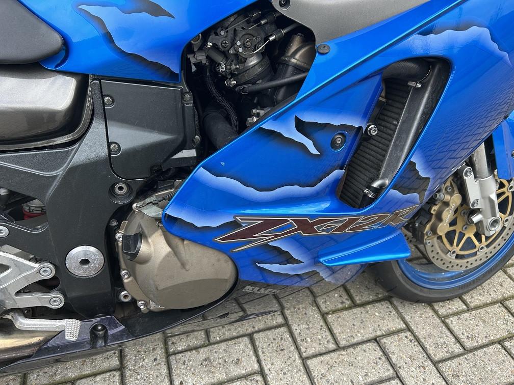 Kawasaki ZX12R uit 2002 met lichte kuipschade, rijklaar mee voor €2250,-