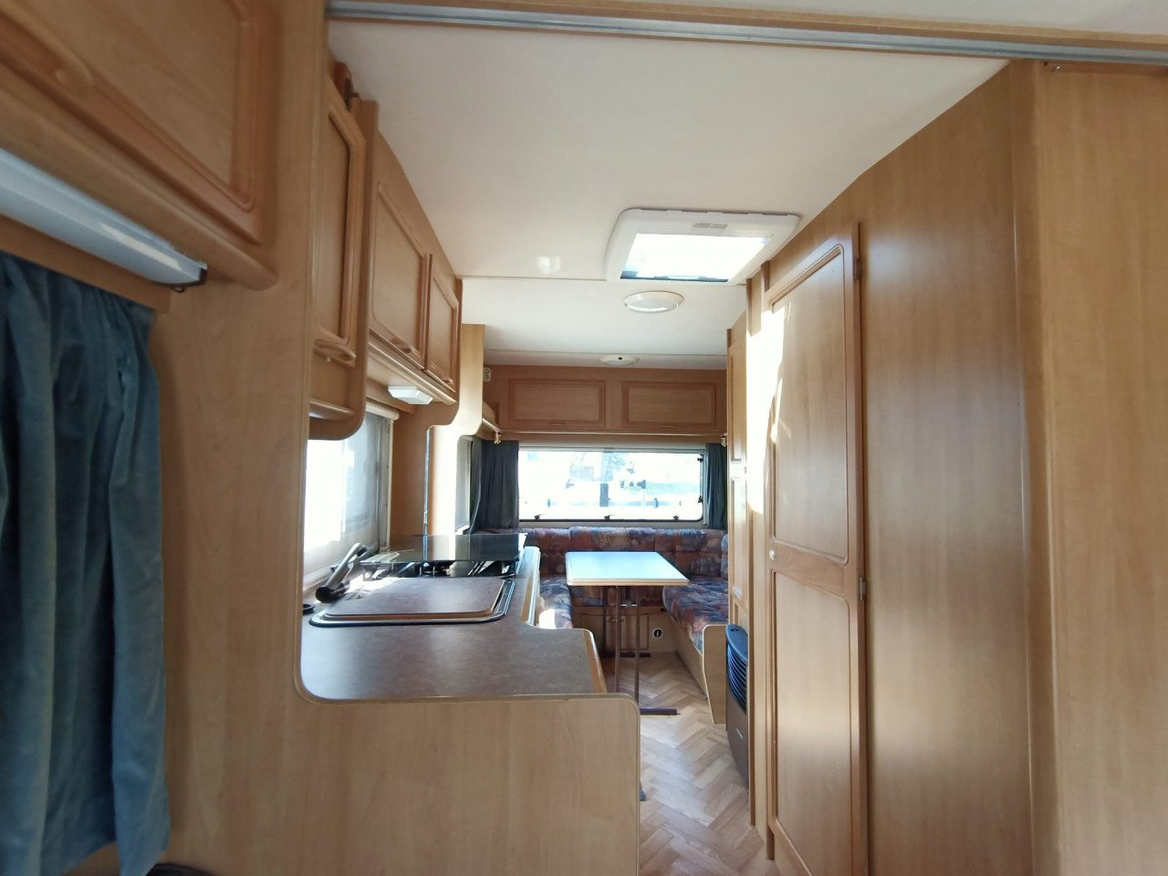 Topstaat Swift Silhouette , bwj 2000 met voortent en slaapcabien