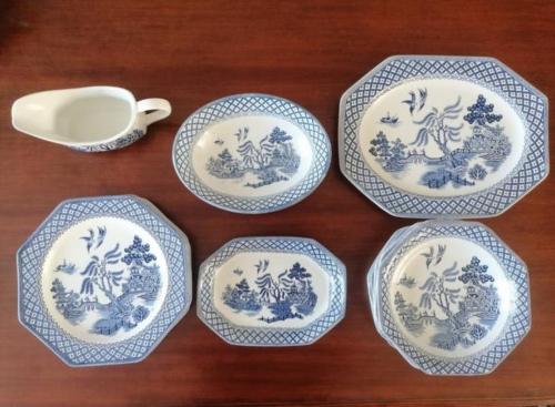 Delen van Royal Staffordshire servies