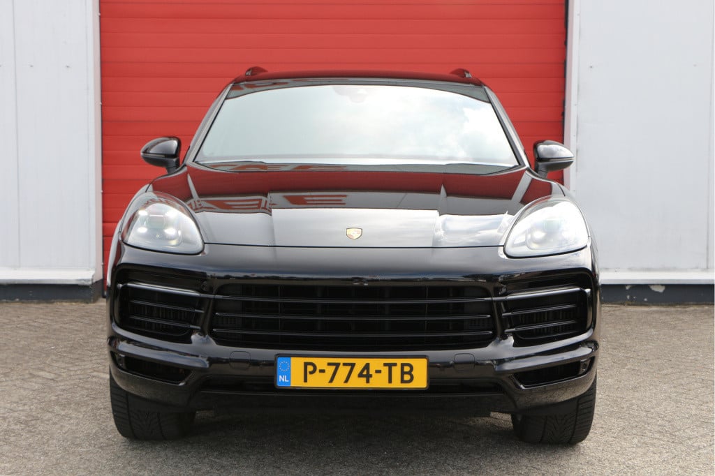 Porsche Cayenne 3.0 340pk trekhaak | all black | 22 inch