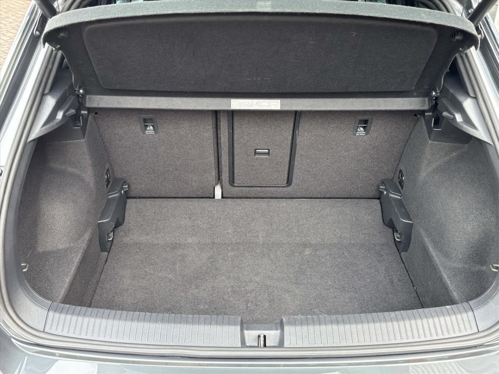 Volkswagen T-roc 1.5 tsi 150pk t-roc sport| dode hoek|trekhaak afn|stuur-st