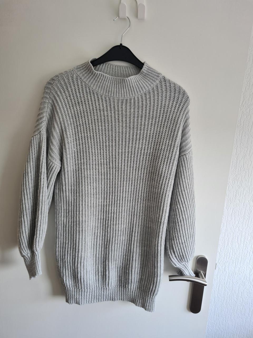 Lange zachte licht grijze trui / jurk  Maat L