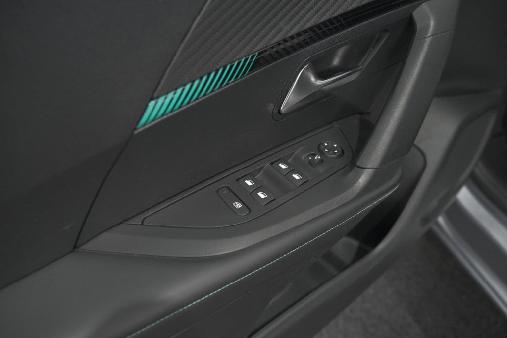 Peugeot E-2008 ev allure pack 50 kwh | 3 fase laadfunctie | camera | naviga