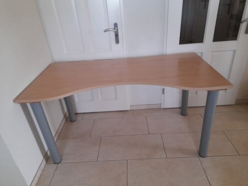 Bureau 160 x 80 x 76,5 H (in goede staat )