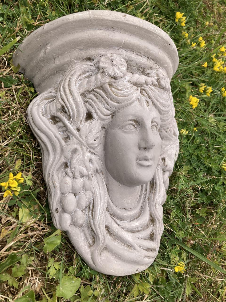 Art Nouveau tuinbeeld / console