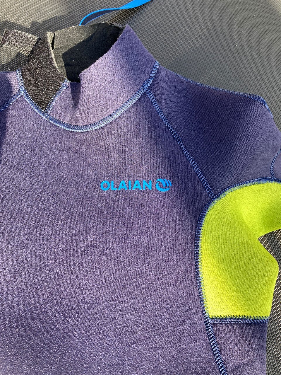 Twee kinderwetsuits