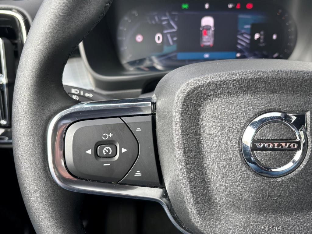 Volvo XC40 2.0 b4 b4 plus dark|stuur-stoel voorruitverwarm|blis| trekhaak| 