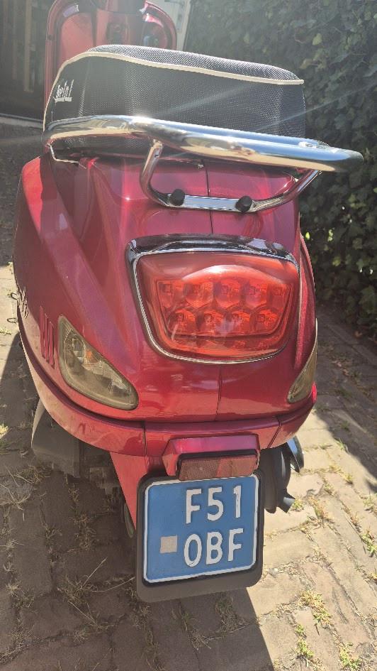 Leuke nog goed rijdende scooter