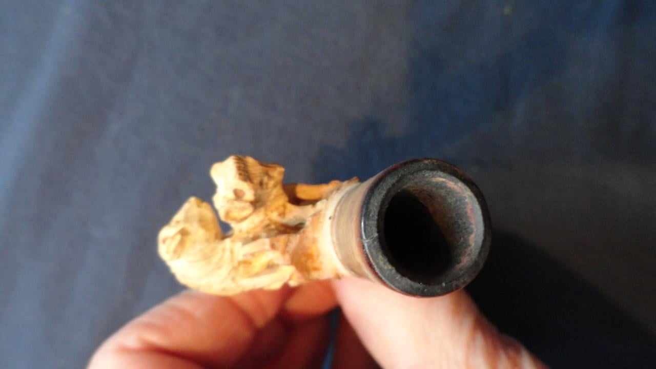 Sigarettenpijpje met Sepioliet (mineraalsoort) uitsnede incl. koker/doosje-