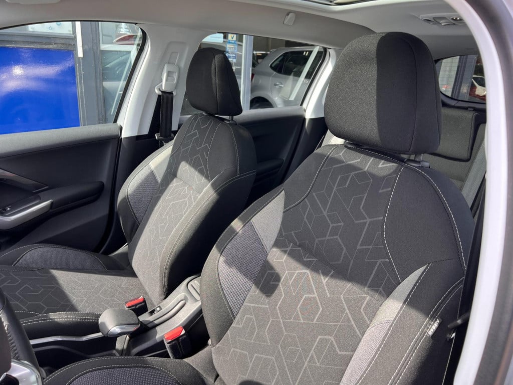 Peugeot 2008 1.2 puretech blue lion