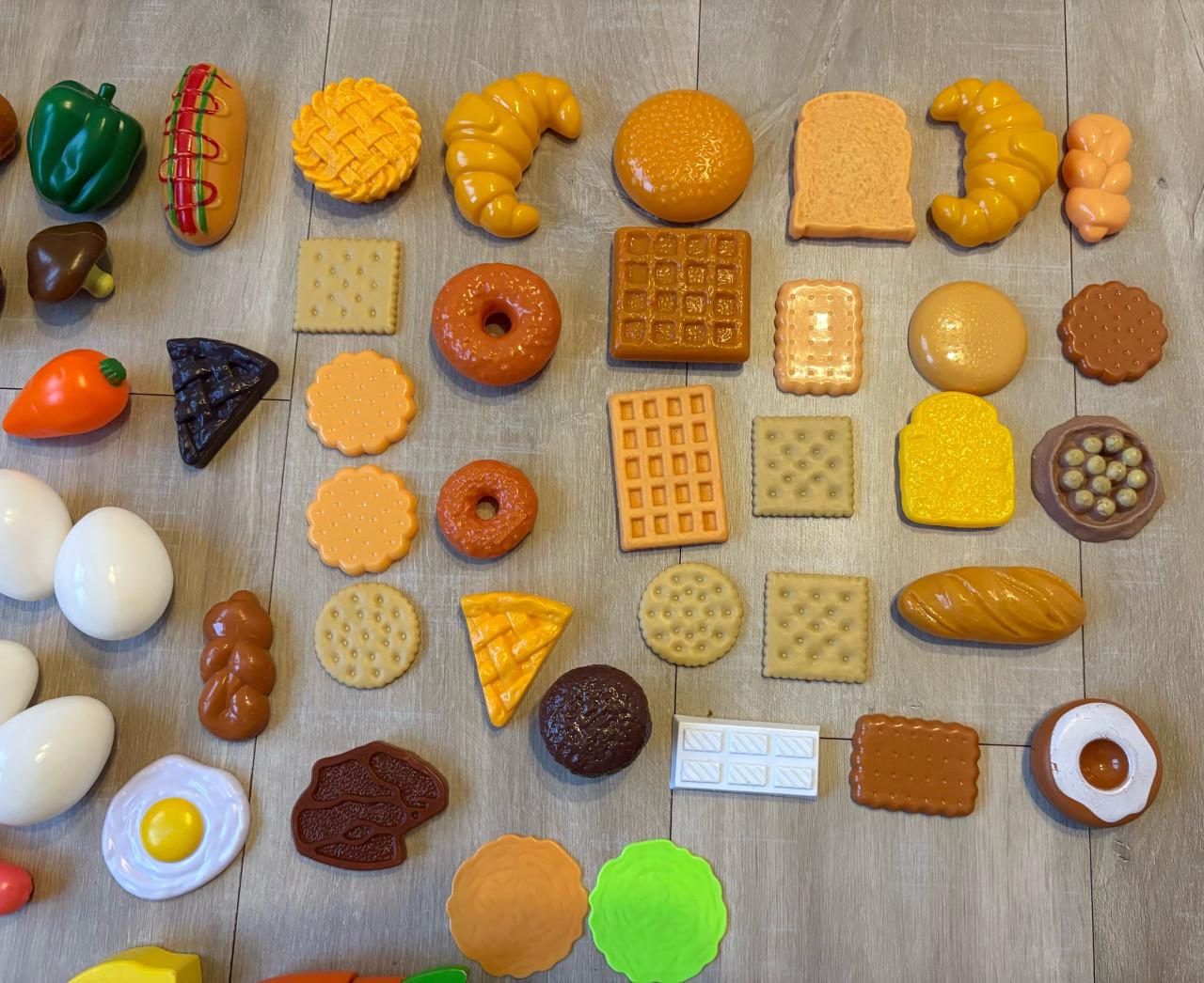 Houten speelkeuken met veel spulletjes