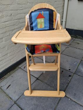 Houten kinderstoel