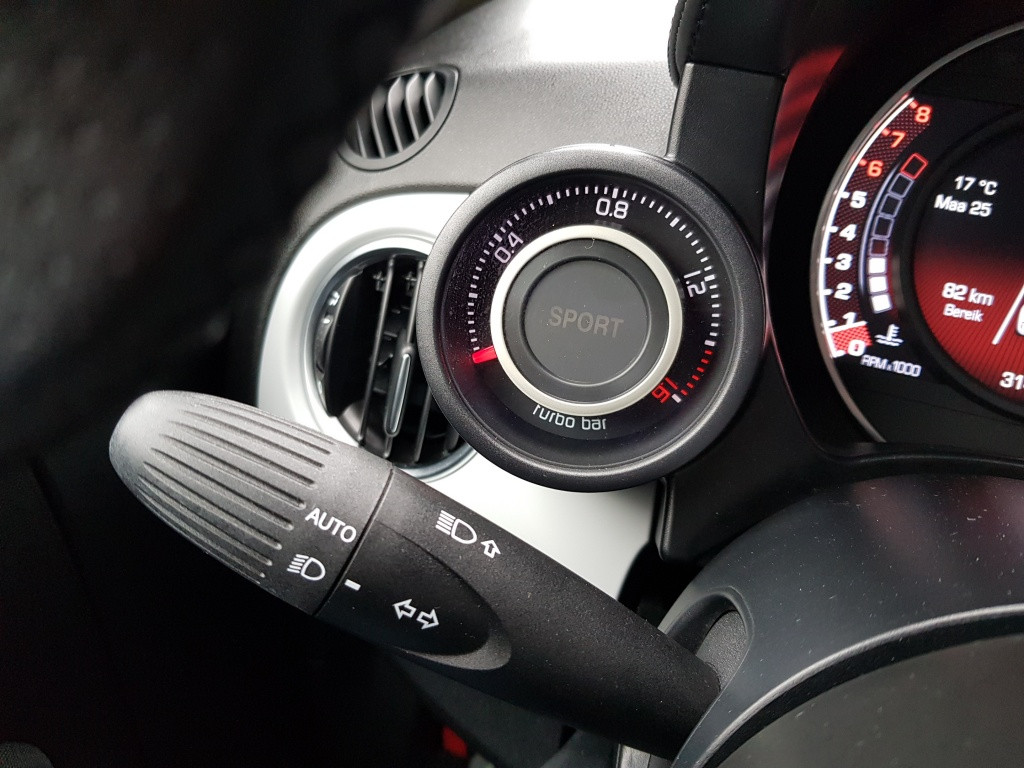 Abarth 500 1.4 t-jet abarth 595 - 145 pk