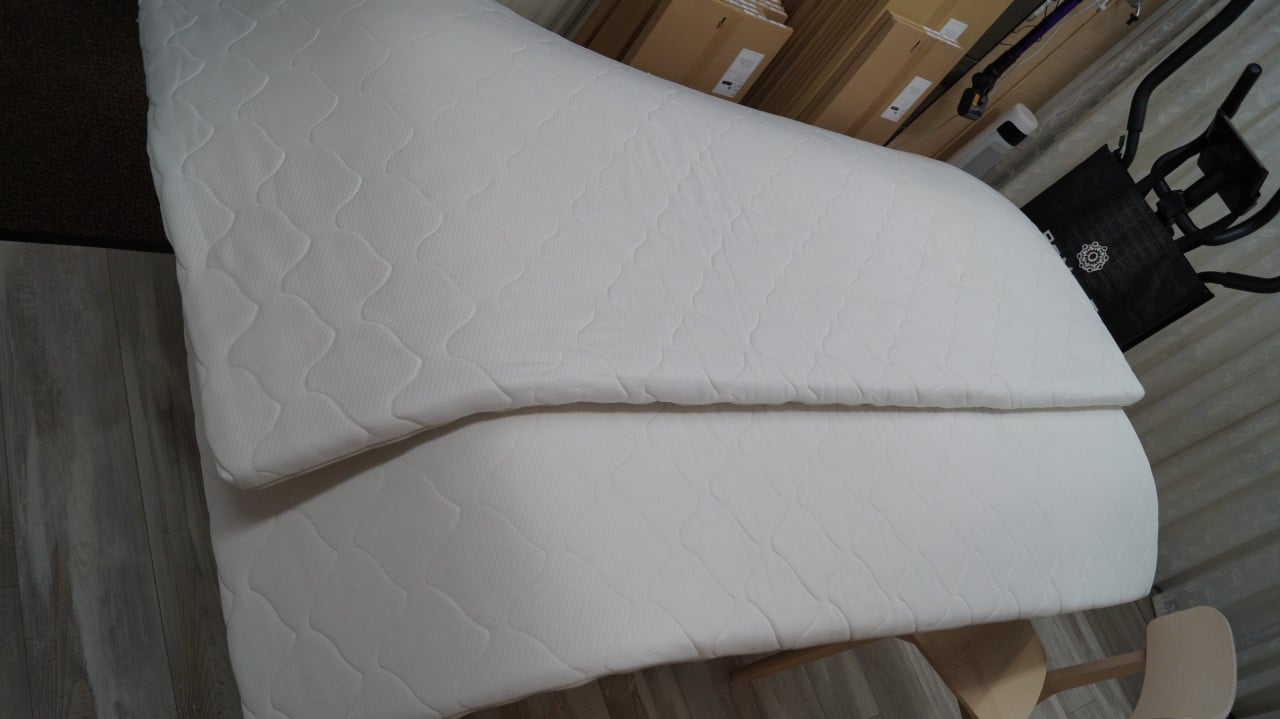 Twee Leen Bakker toppers 90 x 200 cm en 6 cm dik.
