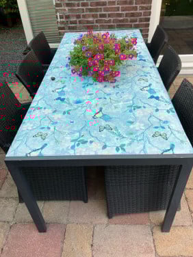 Tuintafel met aluminium frame en transparante glasplaat