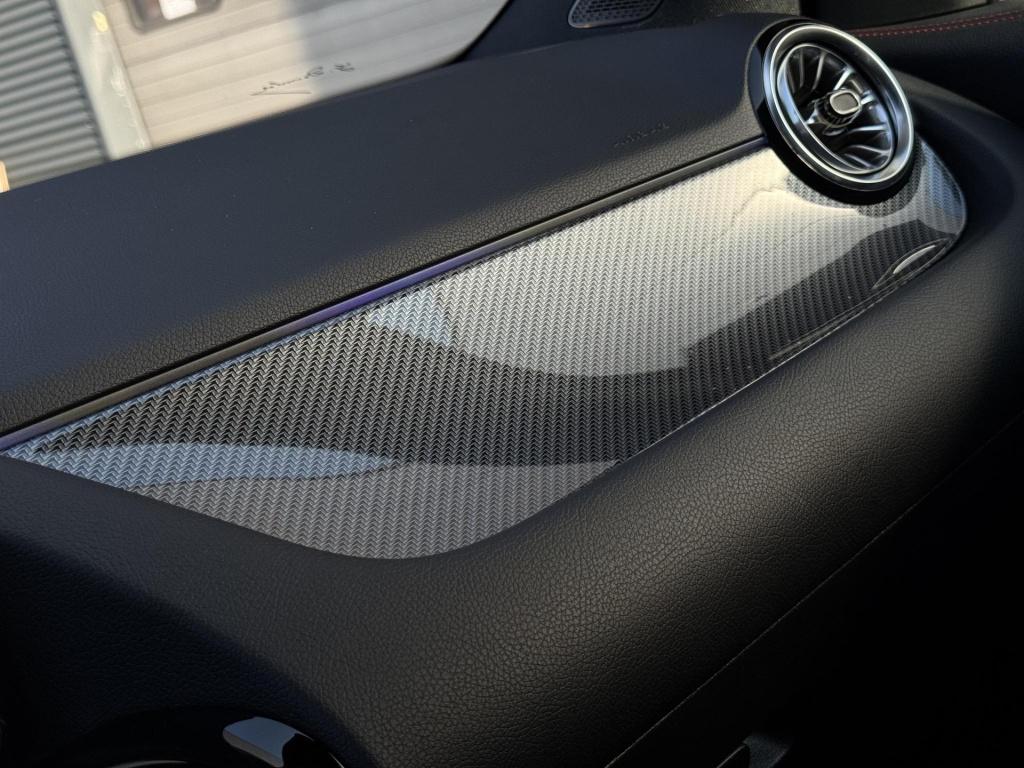 Mercedes-Benz Gla-klasse 180 amg line nl-auto, trekhaak afneembaar np. €60.