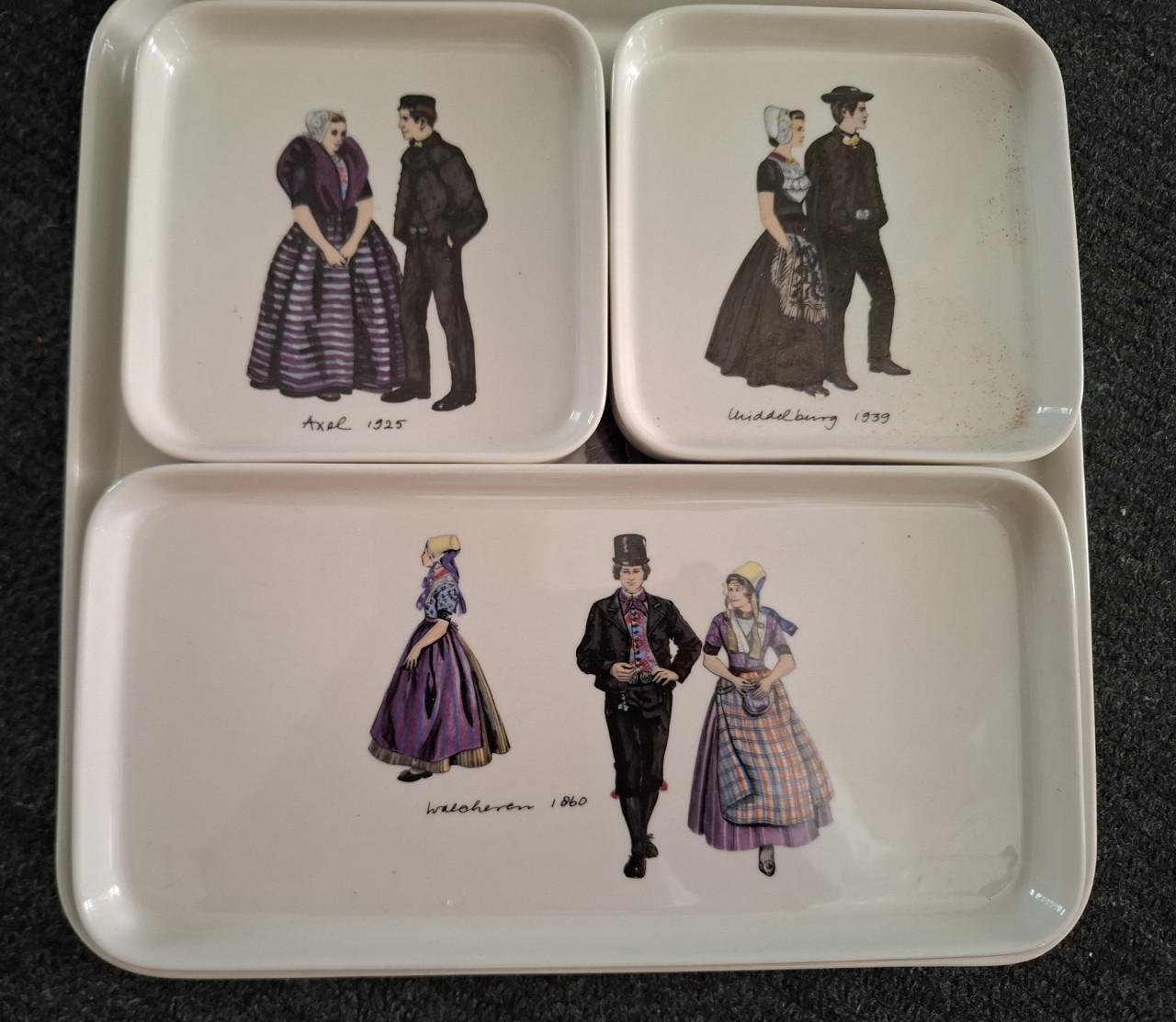 Complete set van 8 porseleinen schaaltjes/dienbladen van Villeroy & Boch
