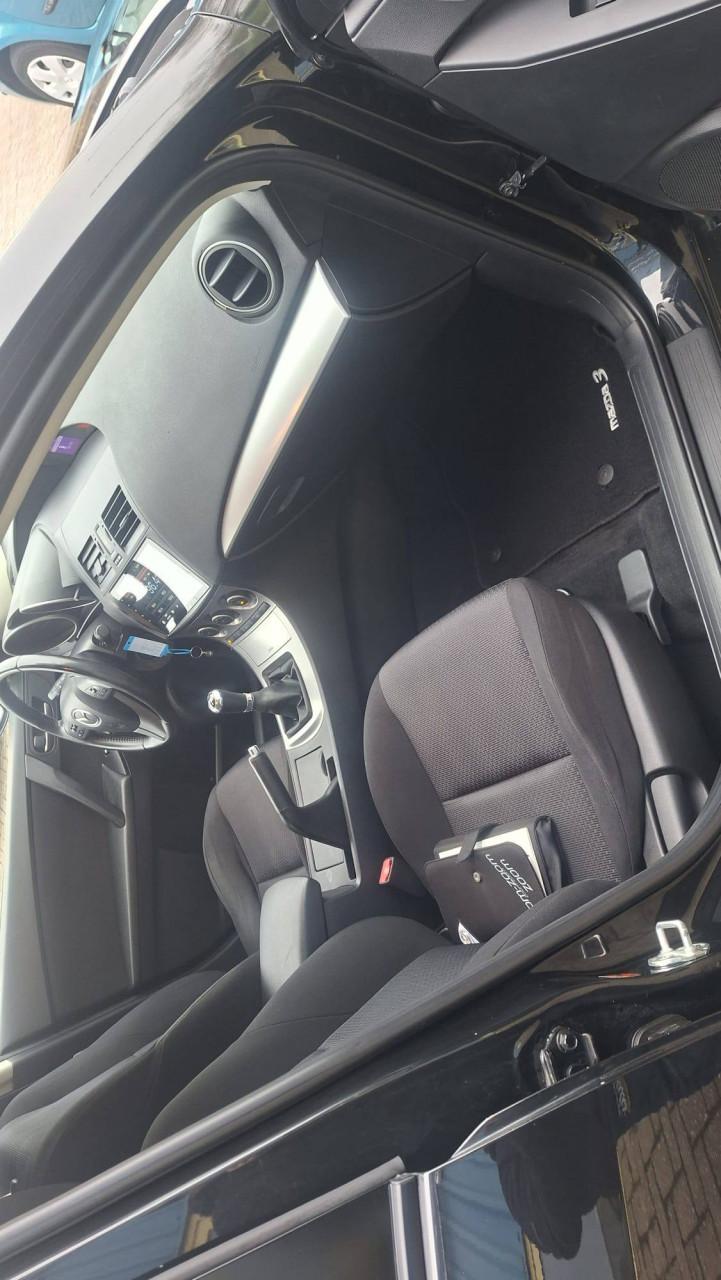 Mazda 3 1.6 Business sedan bj:2010 airco navigatie apk 2027 !!!