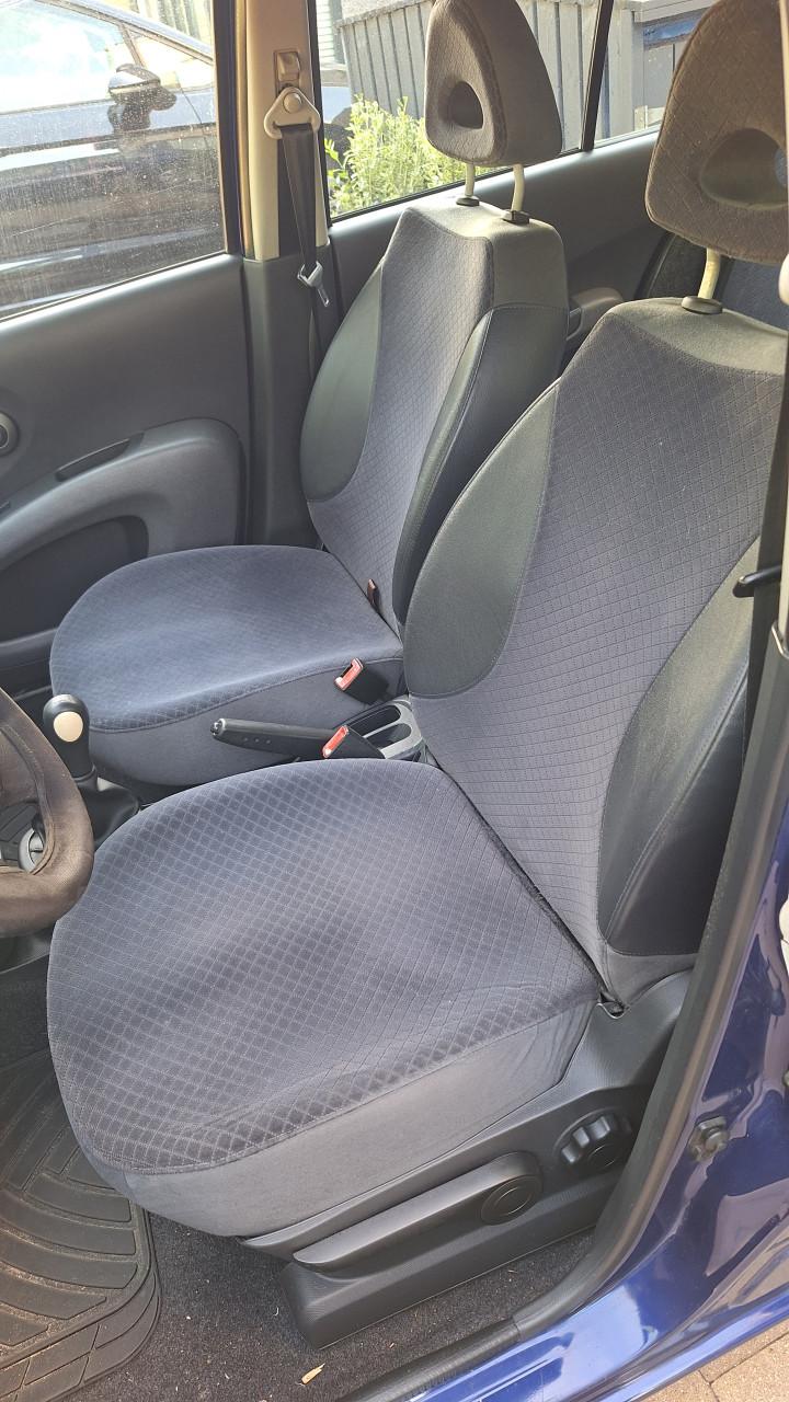 Nissan Micra blauw