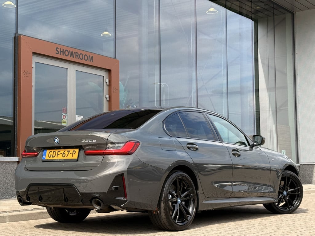 BMW 3-serie 330e | m-sport | harman kardon | pano | cruise | stoelverwarmin