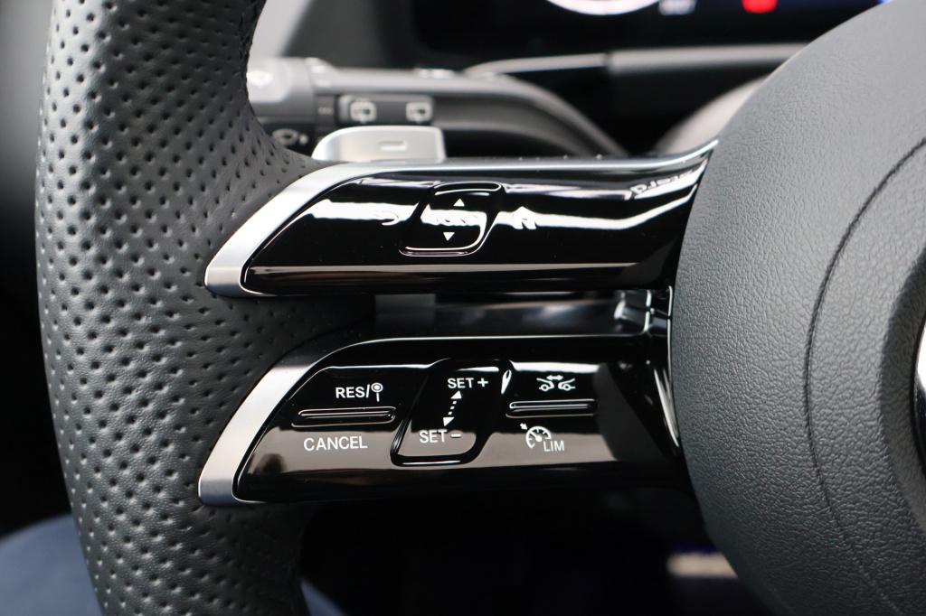 Mercedes-Benz Gla-klasse 180 amg line i 2025 i panorama dak i manufaktur al