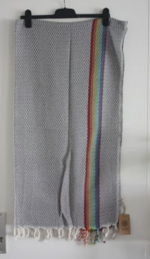 Nieuwe sjaal met regenboog streep