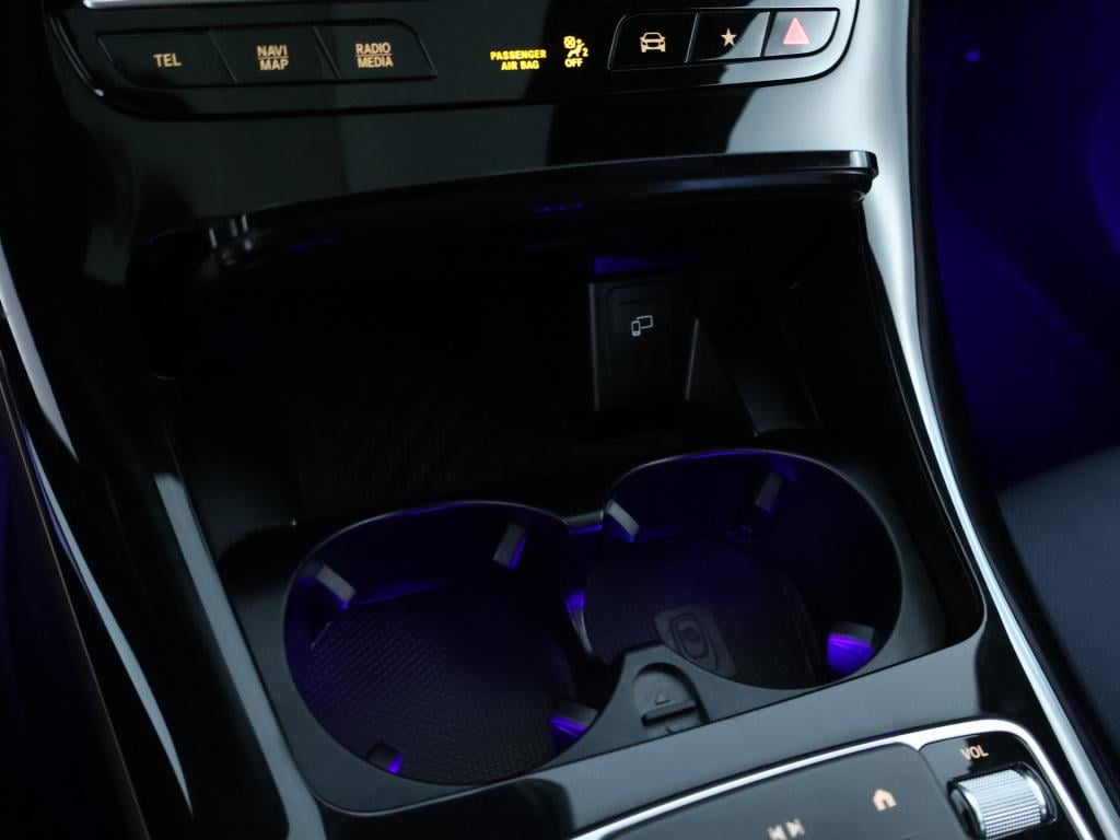 Mercedes-Benz Eqc 400 4matic luxury line 80kw | panoramadak | stoelverwarmi