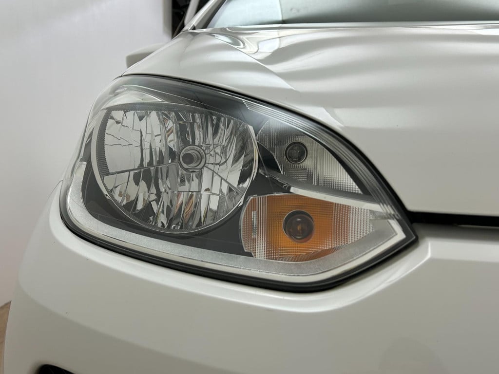 Volkswagen UP! occasion 1.0 move up! bluemotion | wit | 5-deurs | tweedehan