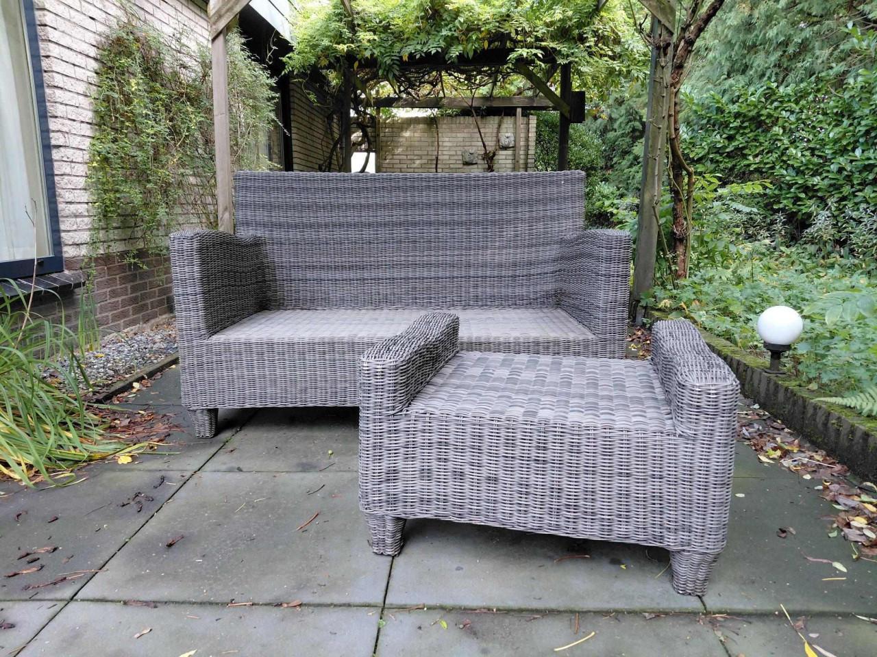 Loungebankje 2 pers. met hocker