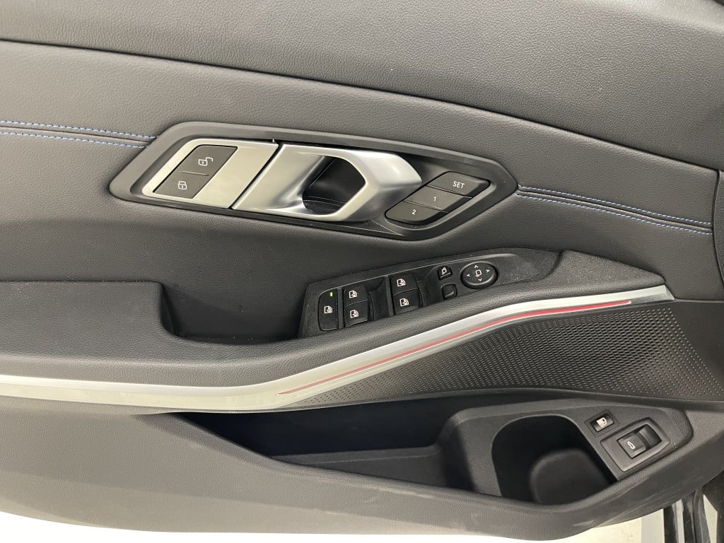 BMW 3-serie touring 330e xdrive m-sport | adaptief cc | panoramadak | trekh