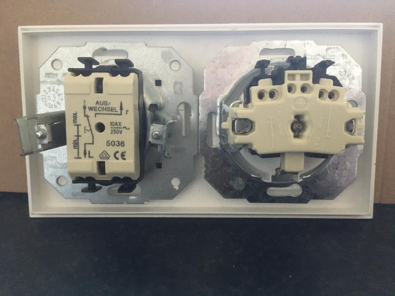 Kopp wandcontactdoos met randaarde, inbouw