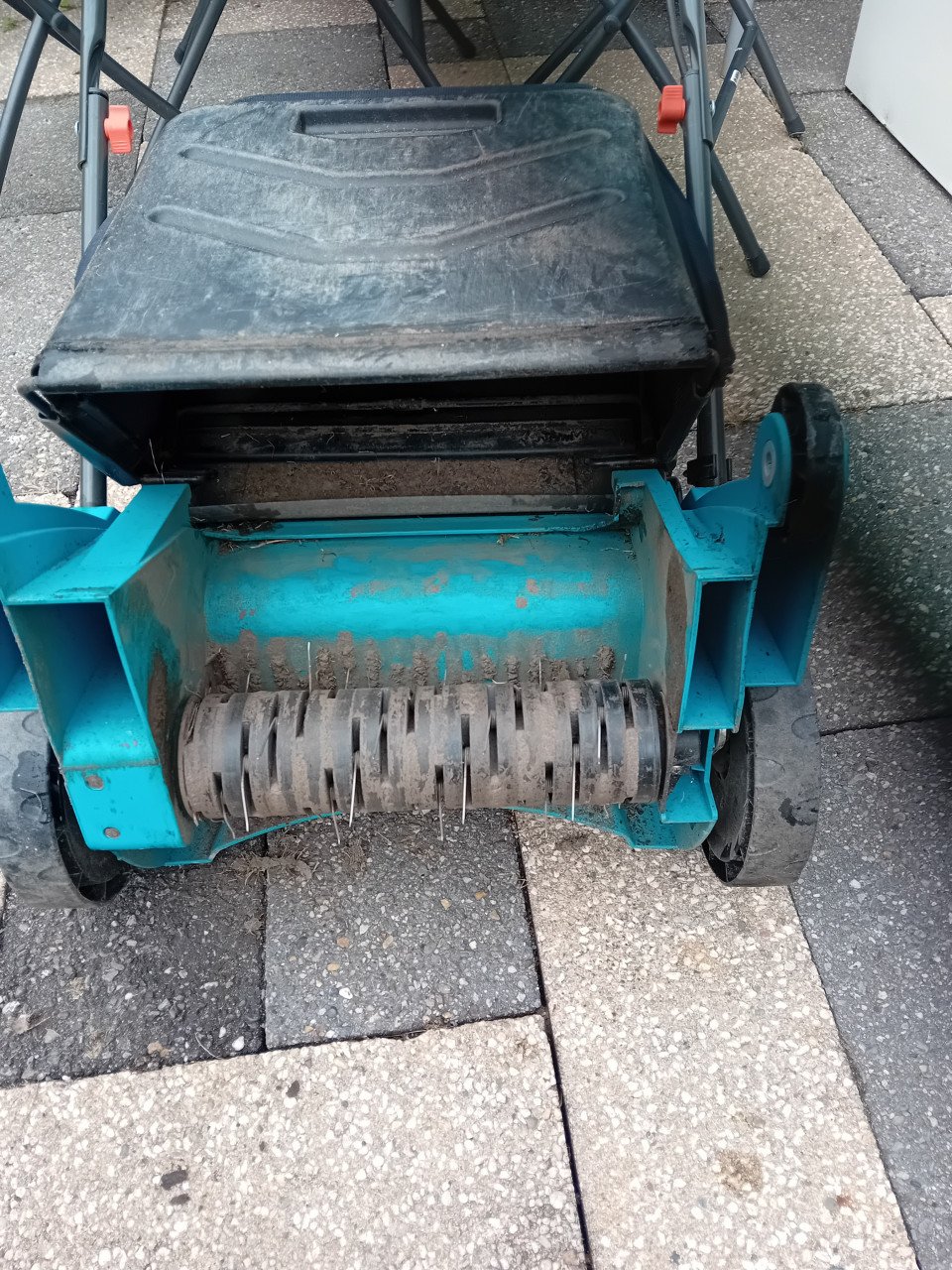 Verticuteer machine