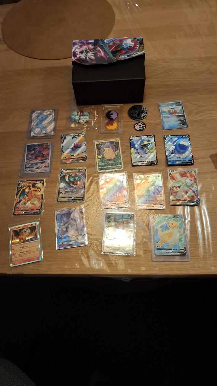 Pokemonkaarten+doos+dobbelstenen+coins