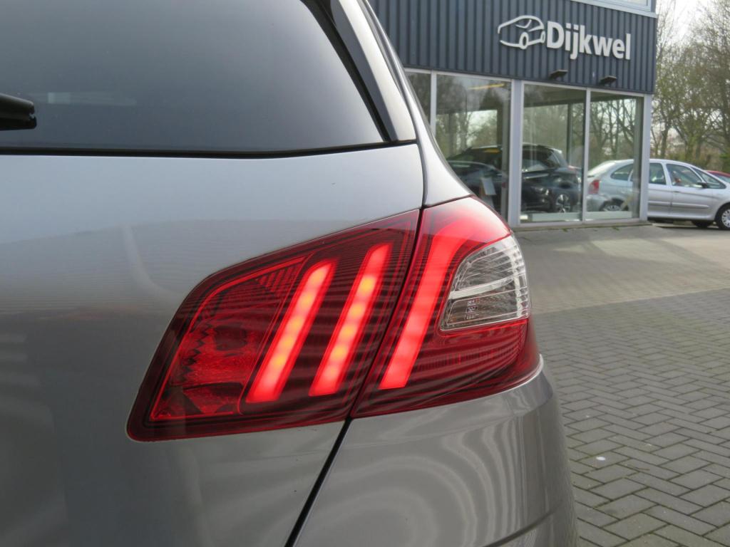 Peugeot 308 1.2 110 style clima/nav/lmv