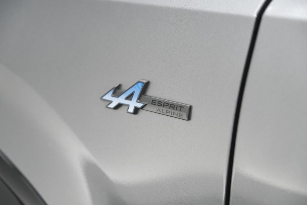 Renault Rafale 1.2 e-tech 4x4 plug-in hybrid 300 atelier alpine | panoramad