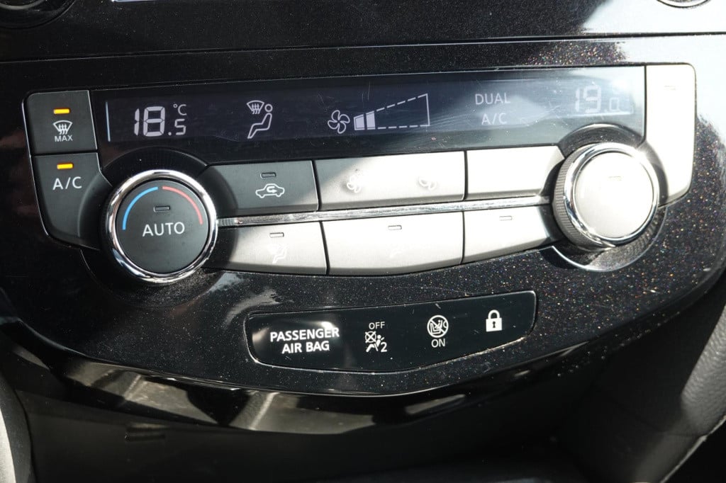 Nissan Qashqai 1.2 connect edition