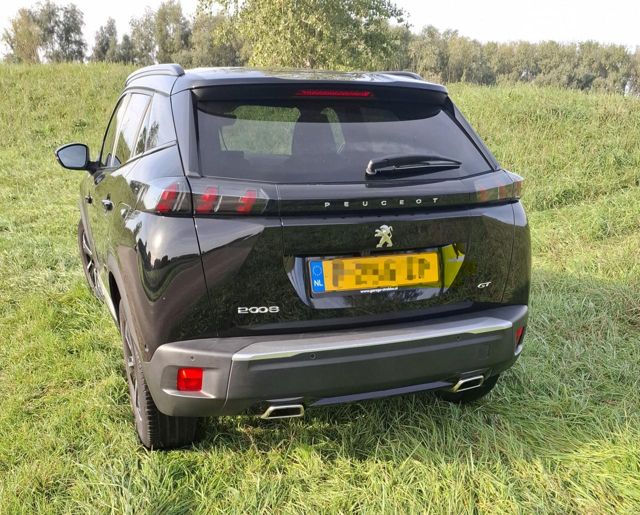 Zwarte Peugeot 2008 GT automaat/ 3D cockpit