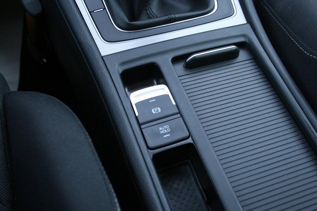 Volkswagen Golf 1.0 tsi business edition connected / navi / camera / led