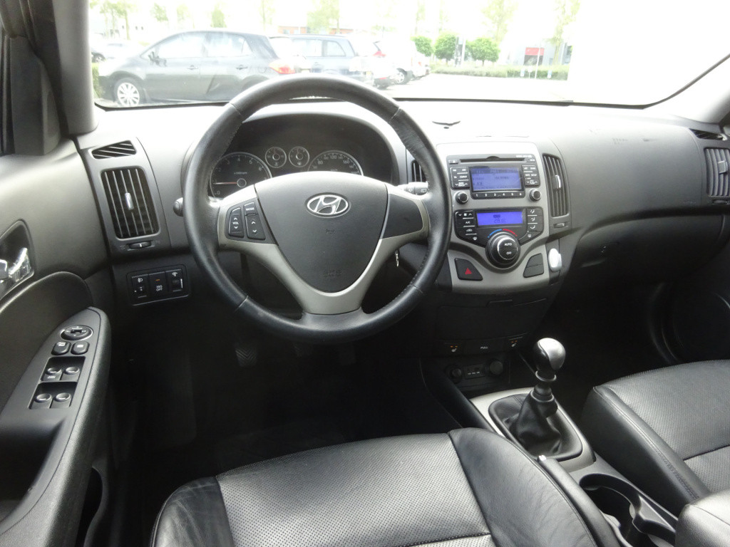 Hyundai I 30 cw 1.6i blue dynamic leder / climate control / lm velgen